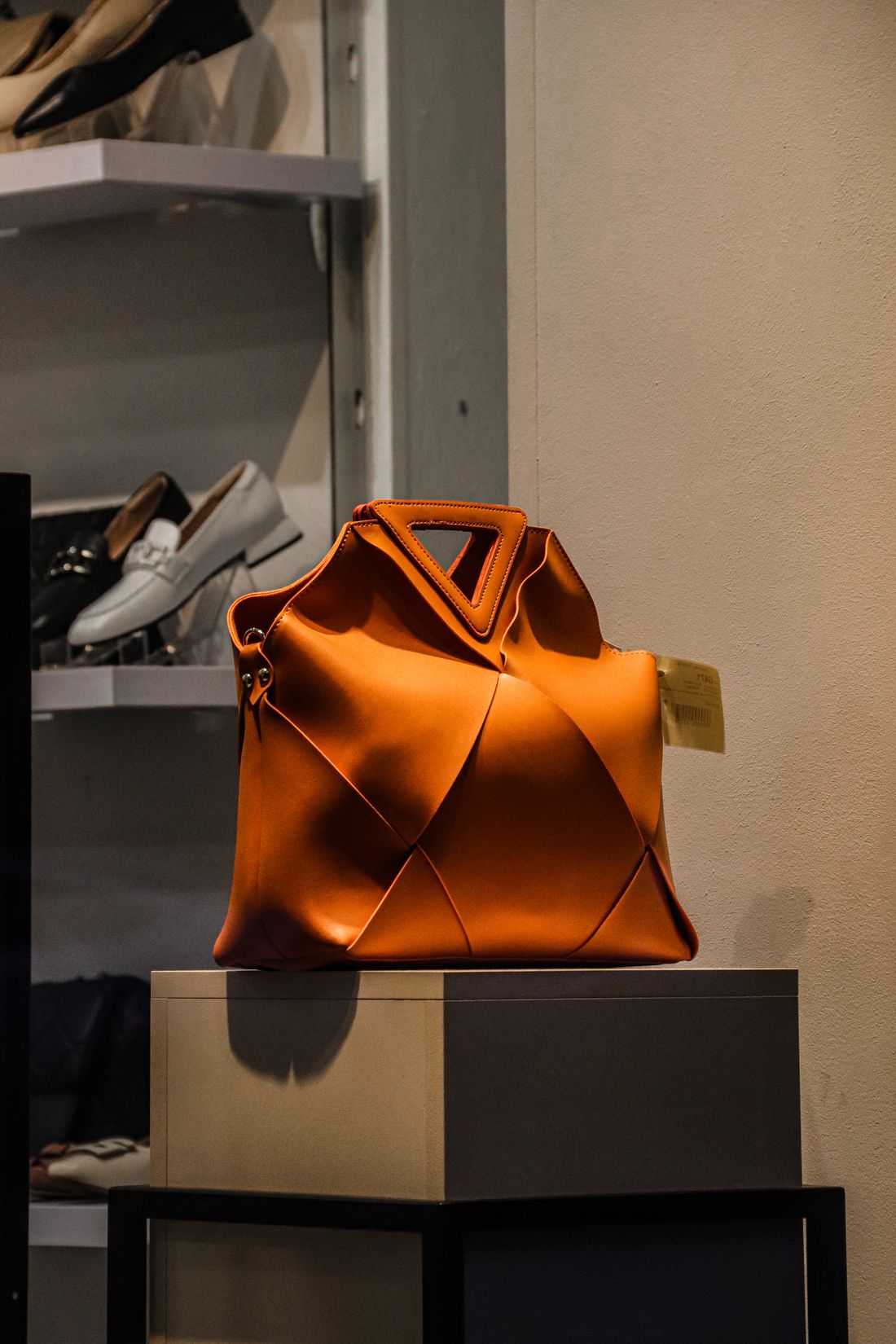 DKNY handbag buying and authentication guide